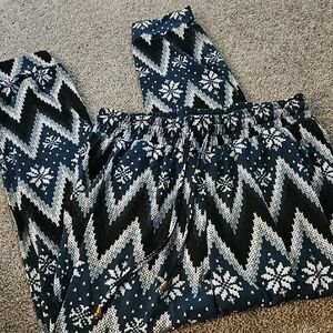 🟠C2🔹️Eye Candy Black and White Patterned Joggers